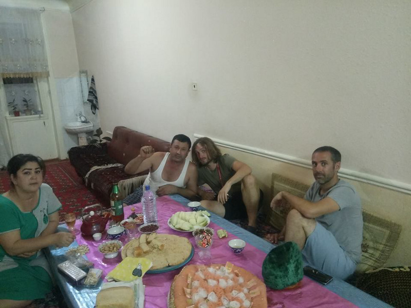 Immagine di una cena a Khiva in Uzbekistan