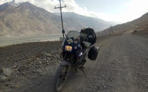 Immagine di una strada del Tagikistan